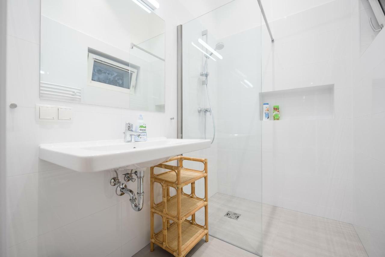 Grand Soho II Apartment Вена Экстерьер фото