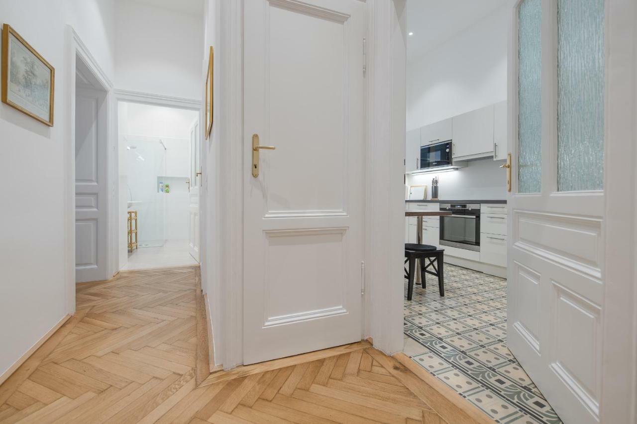Grand Soho II Apartment Вена Экстерьер фото