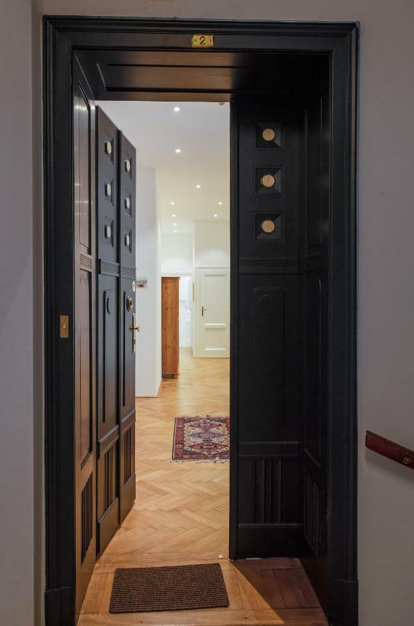Grand Soho II Apartment Вена Экстерьер фото